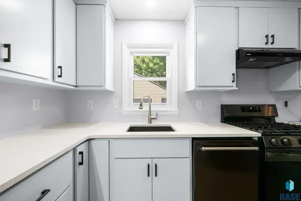 913 S Williams Ave, Sioux Falls, SD 57104