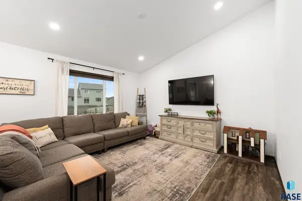 710 Prairieside Trl, Harrisburg, SD 57032