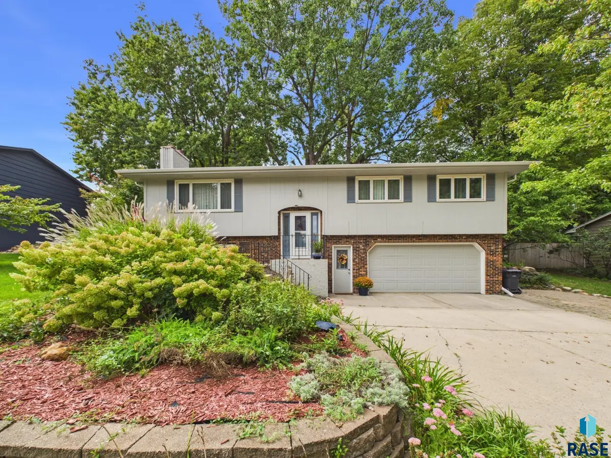 4301 S Teakwood Ave, Sioux Falls, SD 57103 - #1