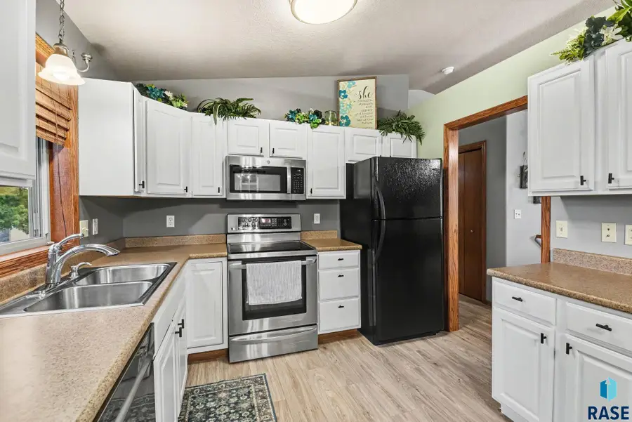 610 Teddy St, Harrisburg, SD 57032 - #3