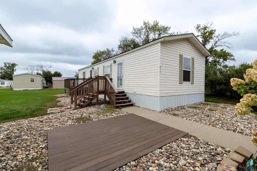 915 N Ponderosa Dr, Canton, SD 57013 - #2