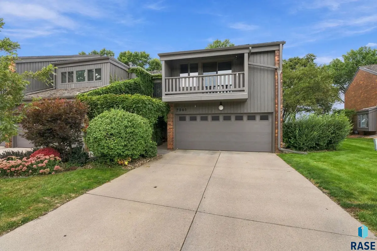 2901 S Ridgeview Way, Sioux Falls, SD 57105 - #1