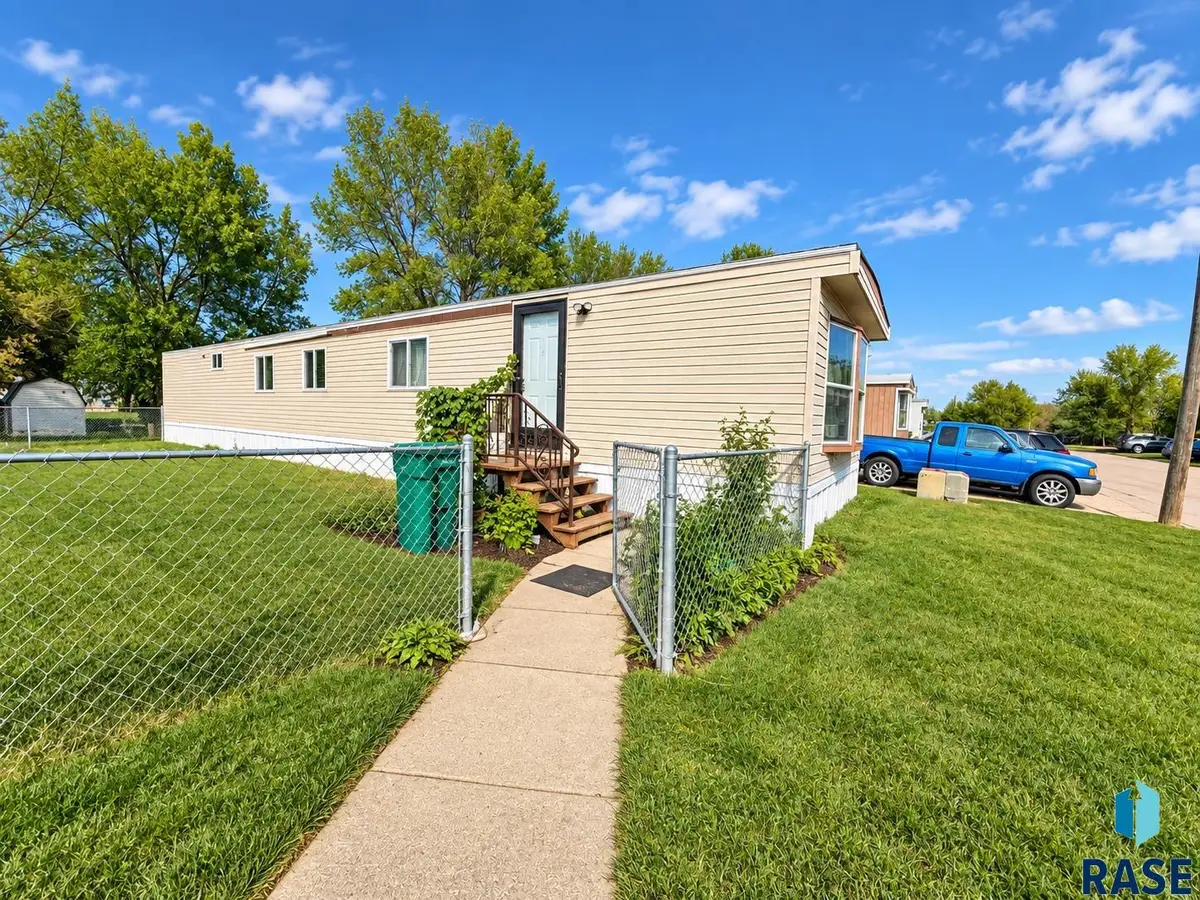 6006 W Flamingo Pl, Sioux Falls, SD 57107 - #1