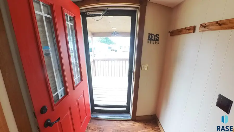 438 S Elmwood Ave, Sioux Falls, SD 57104 - #2
