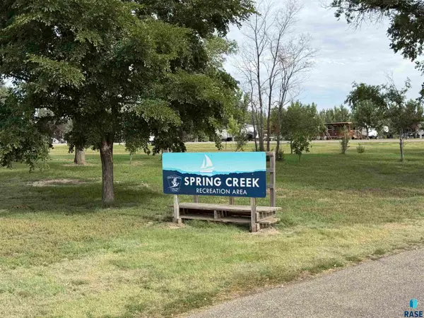416 Captains Cove Pl, Pierre, SD 57501