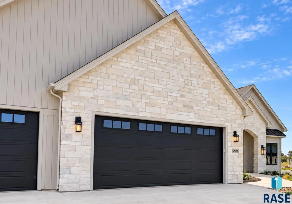 5501 E Morningside Cir, Sioux Falls, SD 57110 - #1