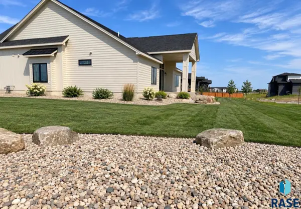 5501 E Morningside Cir, Sioux Falls, SD 57110