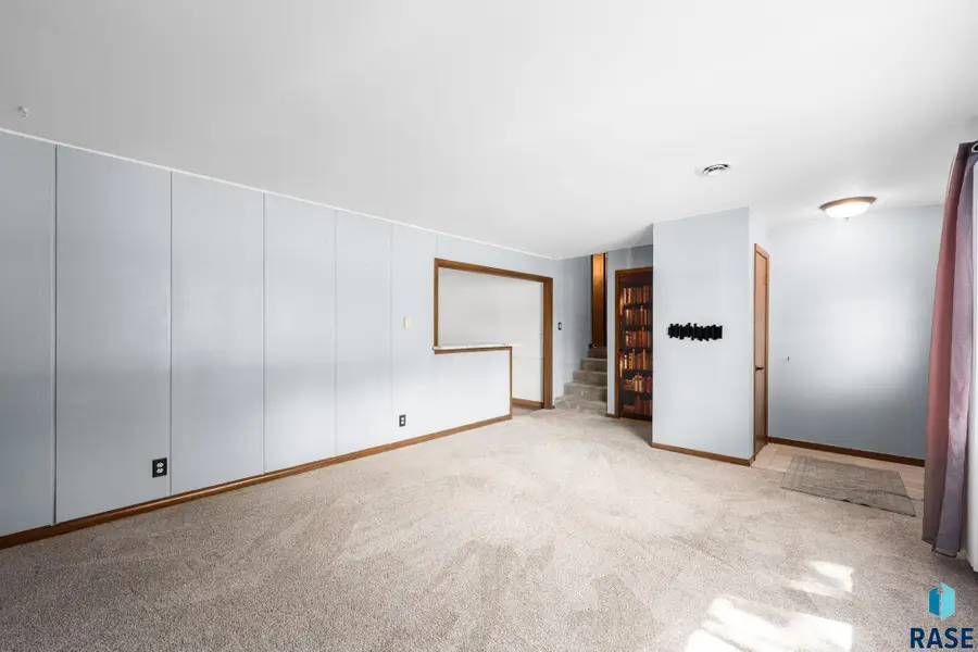 4004 S Marion Rd, Sioux Falls, SD 57106 - #2