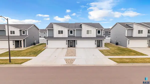 524 Oxford Ave, Harrisburg, SD 57032