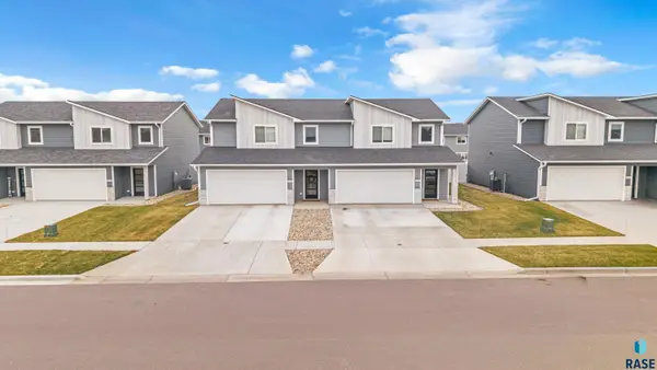 534 Oxford Ave, Harrisburg, SD 57032