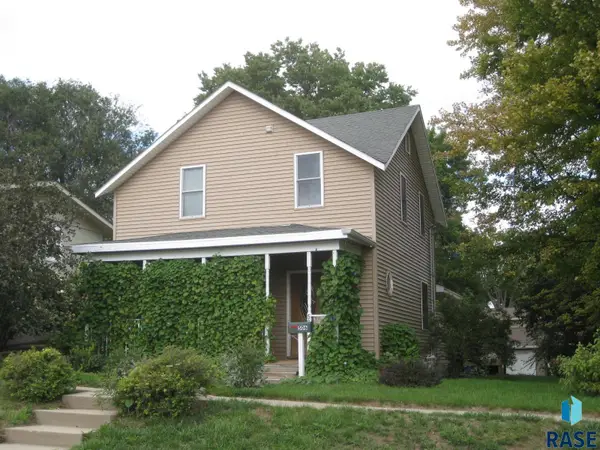 506 E 7th St, Dell Rapids, SD 57022