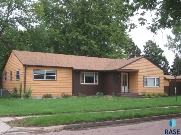1112 Harrison Ave, Dell Rapids, SD 57022