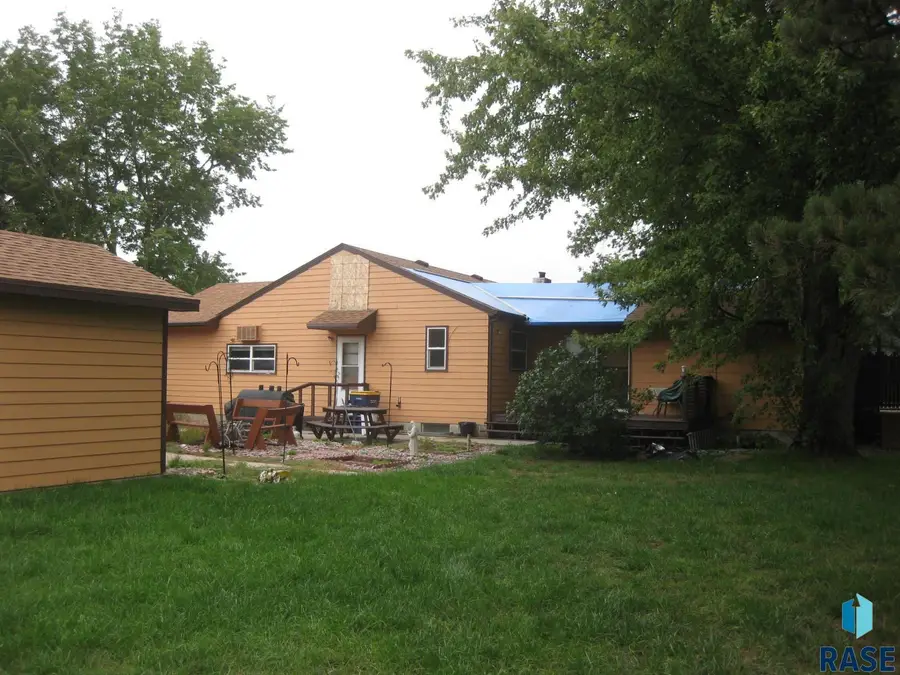 1112 Harrison Ave, Dell Rapids, SD 57022 - #3