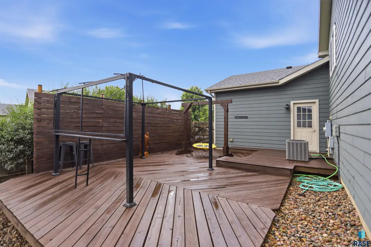 1316 W Creekside Dr, Brandon, SD 57005 - #1