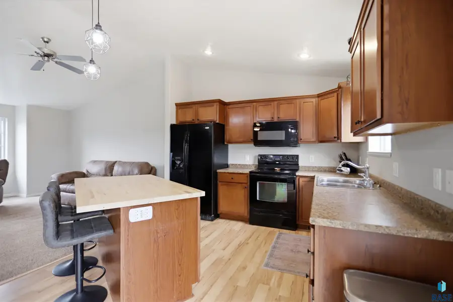 1316 W Creekside Dr, Brandon, SD 57005 - #3