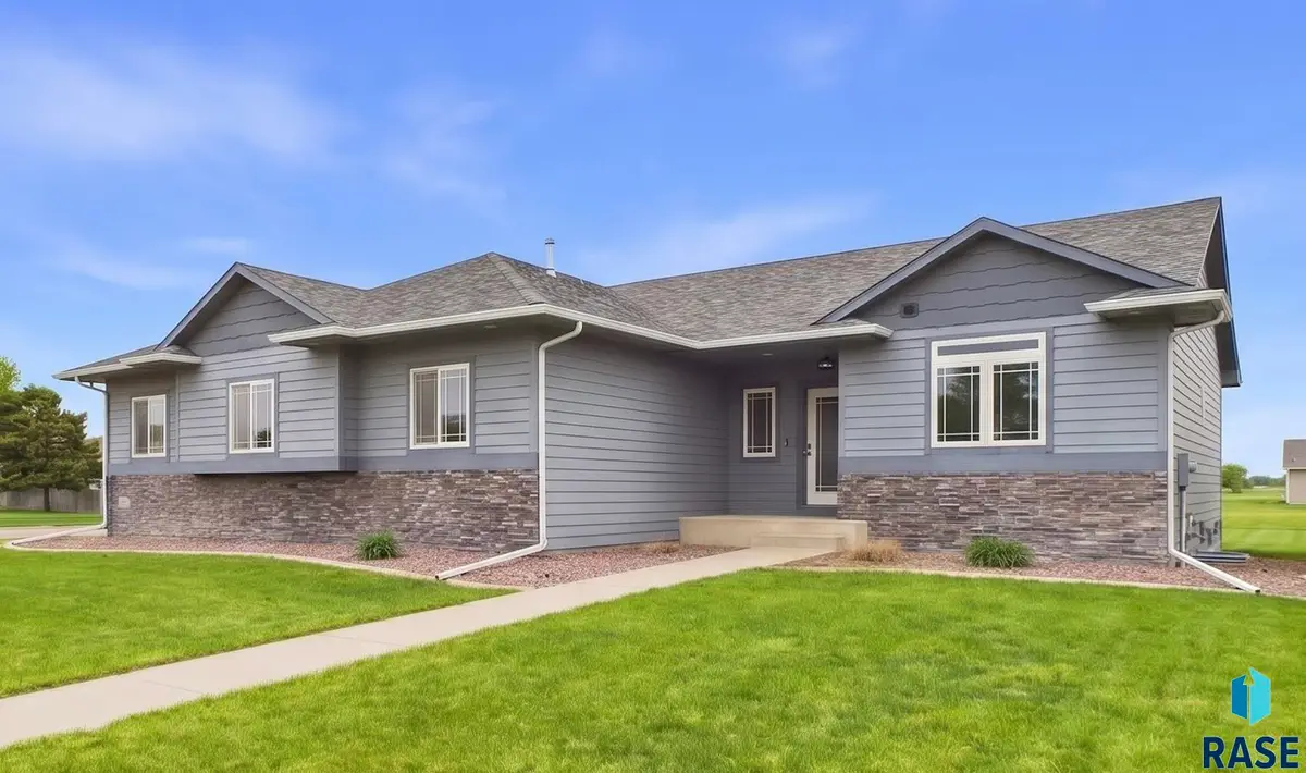 6909 S Shadow Cir, Sioux Falls, SD 57108 - #1