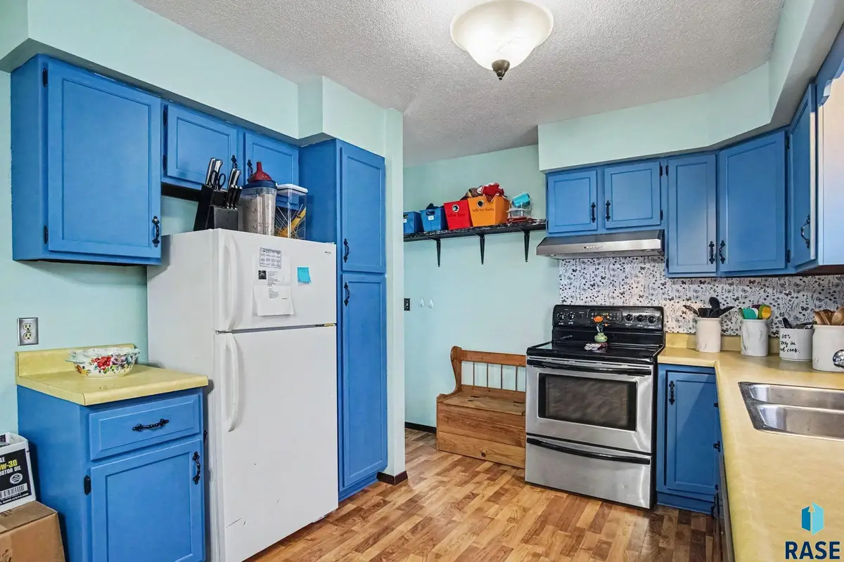 1501 E 17th St, Sioux Falls, SD 57104 - #1