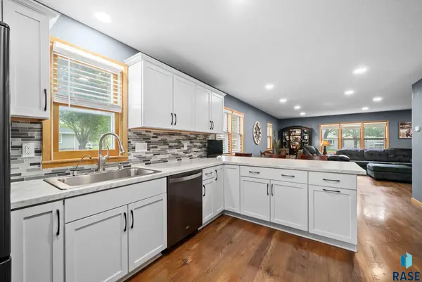 923 N Spring St, Luverne, MN 56156