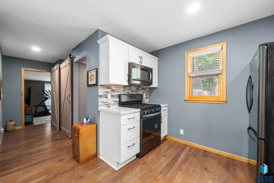 923 N Spring St, Luverne, MN 56156 - #3