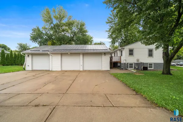 400 E 2nd St, Hartford, SD 57033