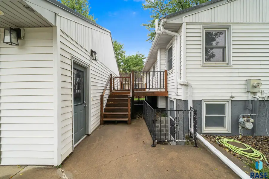 400 E 2nd St, Hartford, SD 57033 - #2