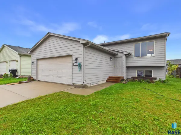 7521 S Bell Cir, Sioux Falls, SD 57108