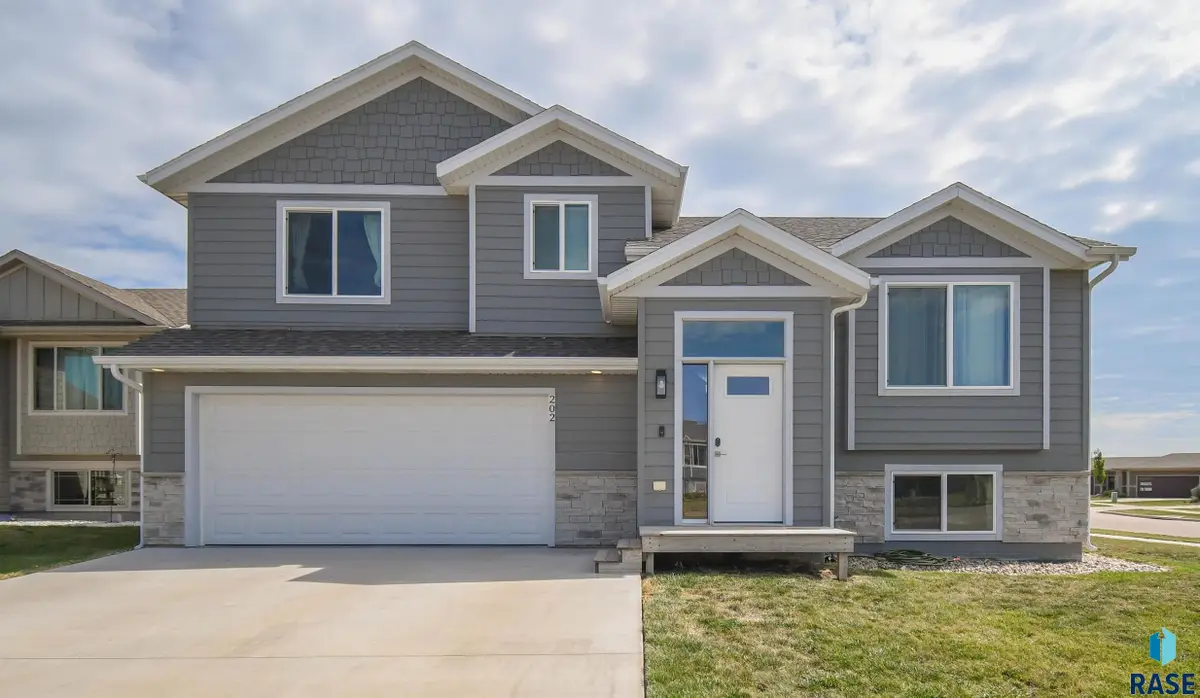 202 Creekside Ave, Harrisburg, SD 57032 - #1