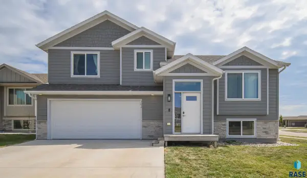 202 Creekside Ave, Harrisburg, SD 57032