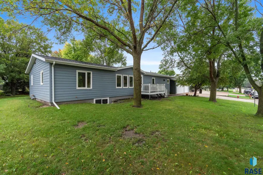 502 N Vandemark Ave, Hartford, SD 57033 - #2