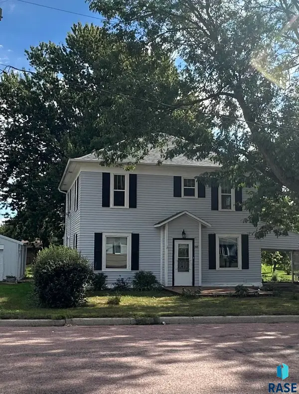 206 N Vermillion St, Howard, SD 57349
