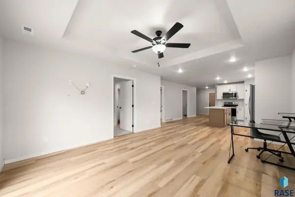 123 E Countryside Ave, Lennox, SD 57039