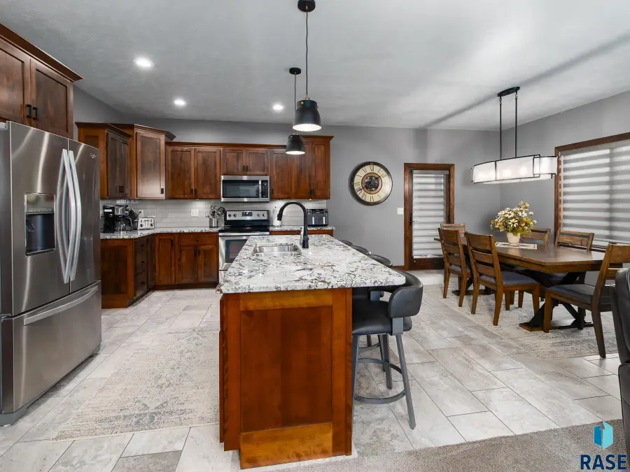 4304 S Safflower Ave, Sioux Falls, SD 57110 - #2