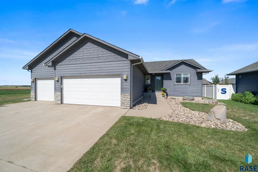 9020 W 22nd St, Sioux Falls, SD 57106 - #2
