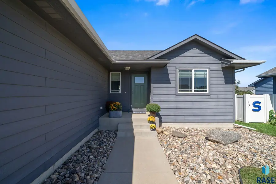 9020 W 22nd St, Sioux Falls, SD 57106 - #3
