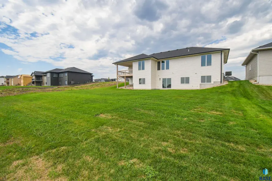 6601 E Fieldview St, Sioux Falls, SD 57110 - #2