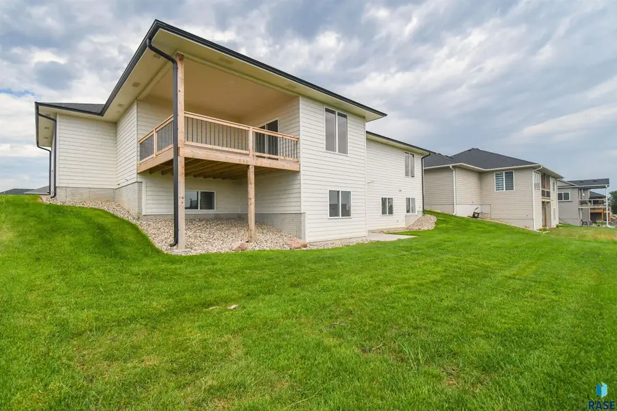 6601 E Fieldview St, Sioux Falls, SD 57110 - #3