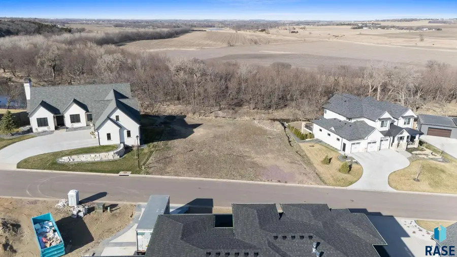 1600 S Scarlett Oak Pl, Sioux Falls, SD 57110 - #2