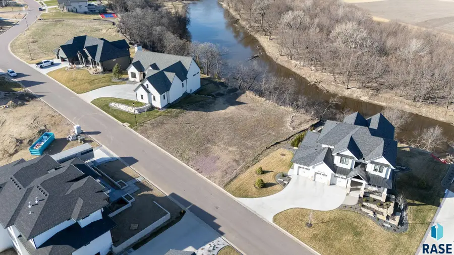 1600 S Scarlett Oak Pl, Sioux Falls, SD 57110 - #3