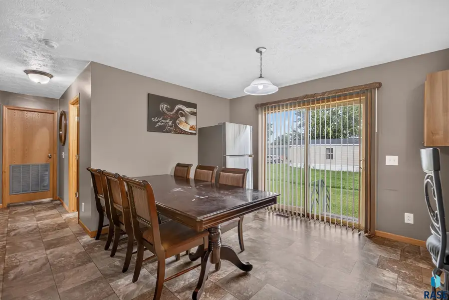 809 S Mckinley St, Lennox, SD 57039 - #3