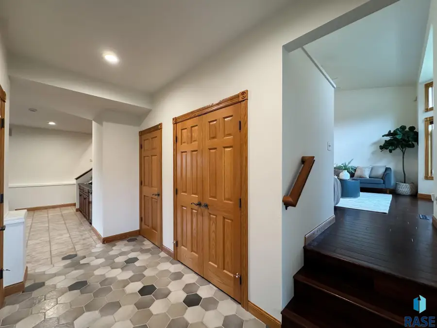 7205 W 32nd St, Sioux Falls, SD 57106 - #2