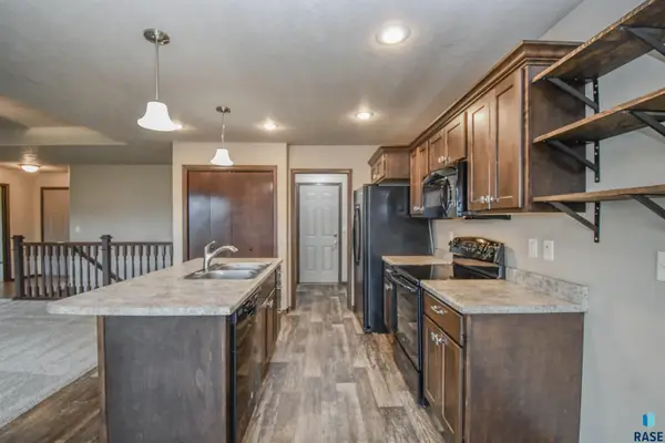 5733 W Bream Ct, Sioux Falls, SD 57107