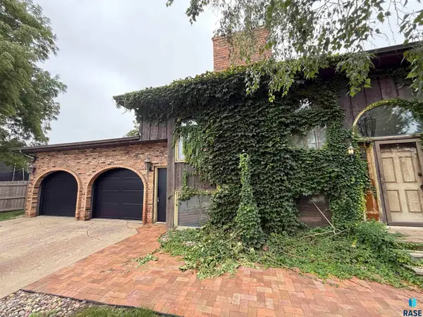 4309 S Briarwood Ave, Sioux Falls, SD 57103