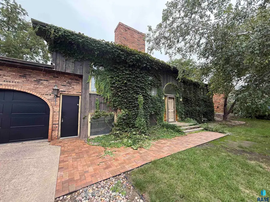 4309 S Briarwood Ave, Sioux Falls, SD 57103 - #2