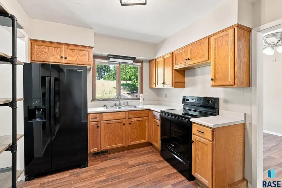 817 S Foster Ave, Sioux Falls, SD 57103 - #3