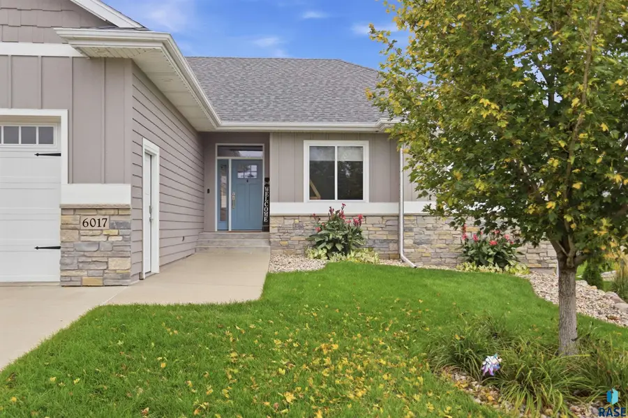 6017 W Whistler Ct, Sioux Falls, SD 57107 - #2