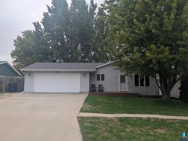 308 W 8th St, Dell Rapids, SD 57022