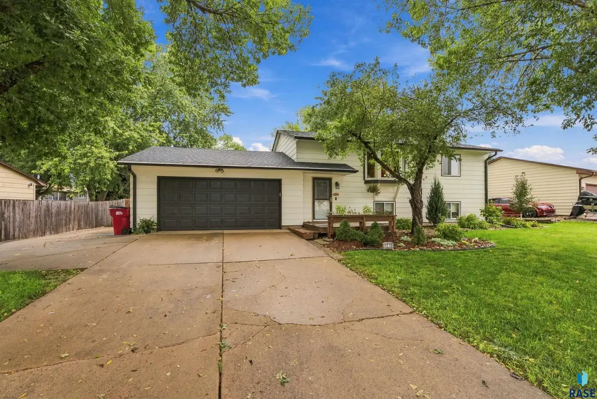 6219 W Coughran Ct, Sioux Falls, SD 57106 - #1