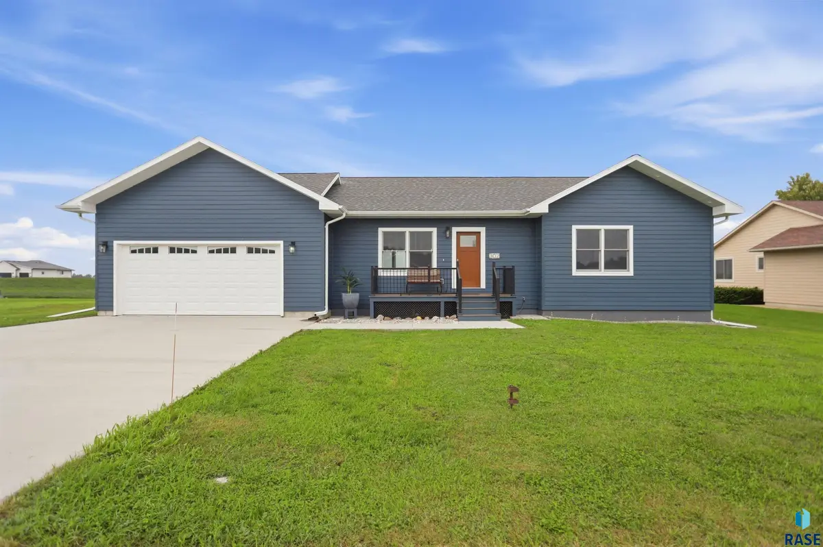 302 S Carlson St, Humboldt, SD 57035 - #1