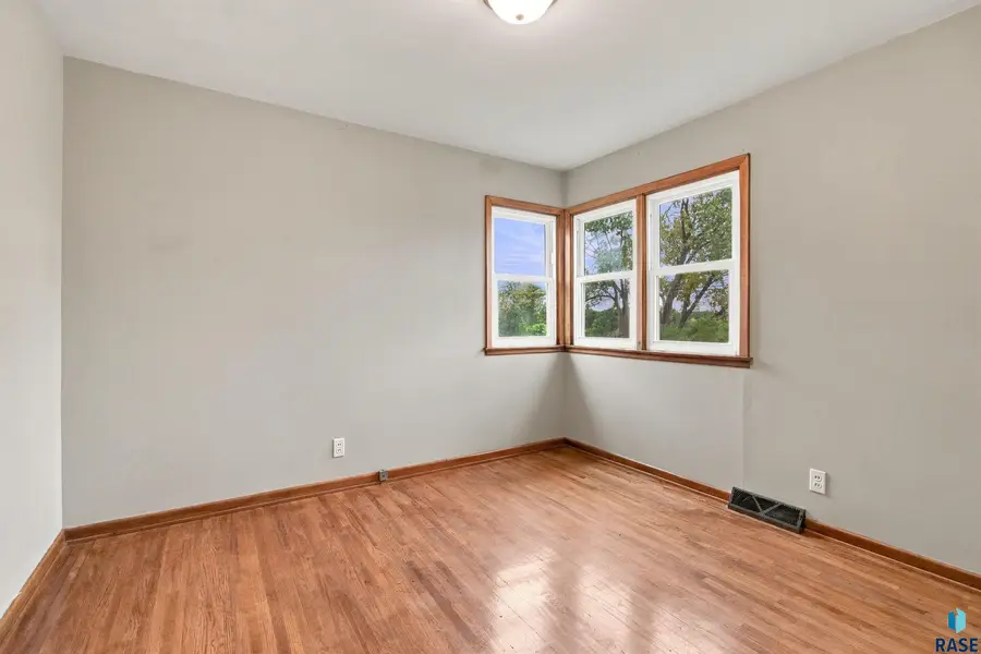 601 S Jessica Ave, Sioux Falls, SD 57103 - #2