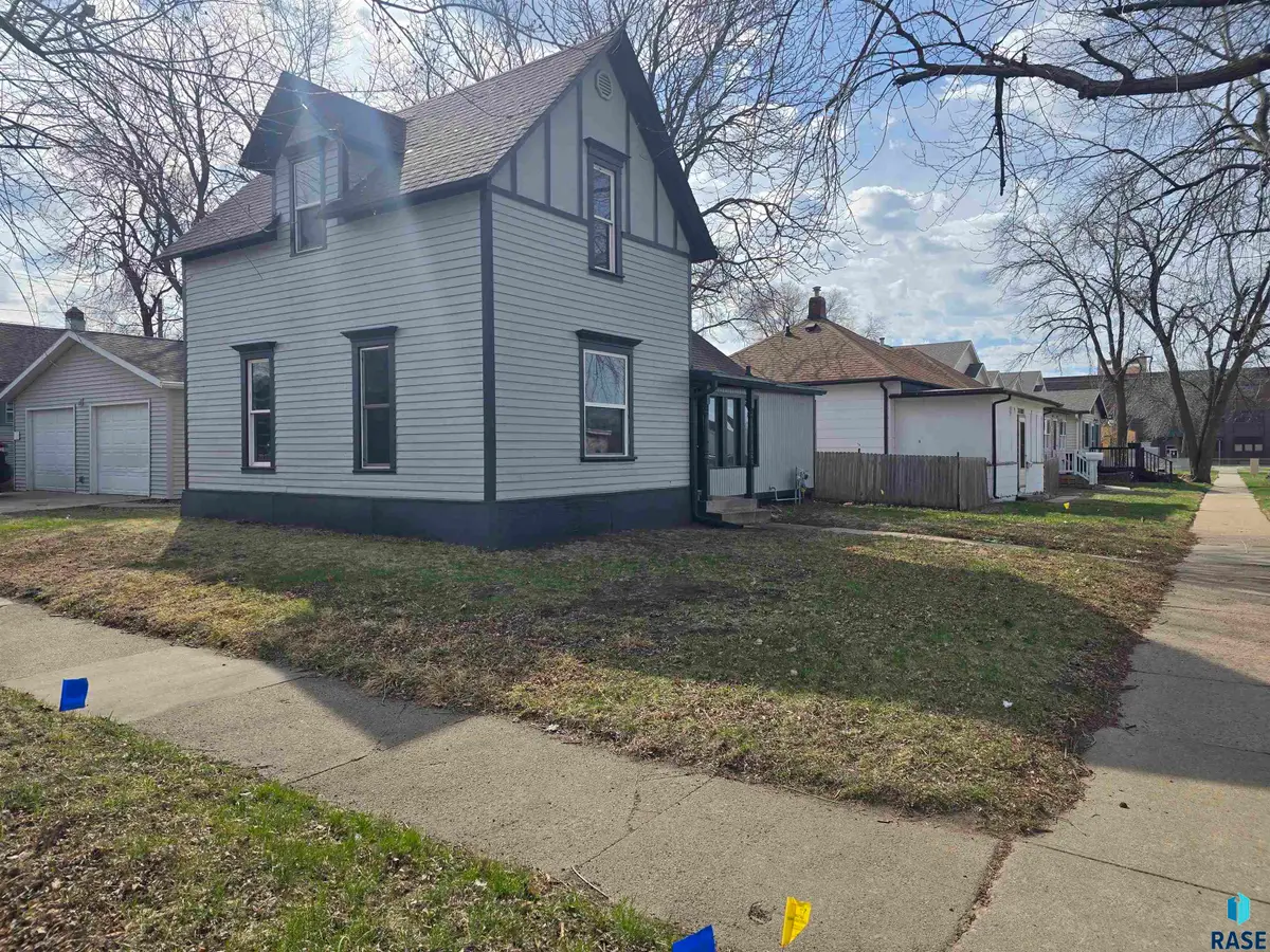 232 N Nesmith Ave, Sioux Falls, SD 57103 - #1